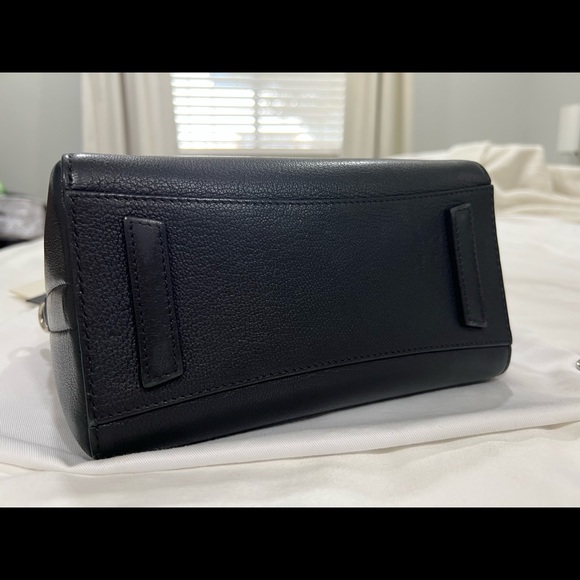 Givenchy Mini Antigona in Black Grained Leather - Picture 12 of 16